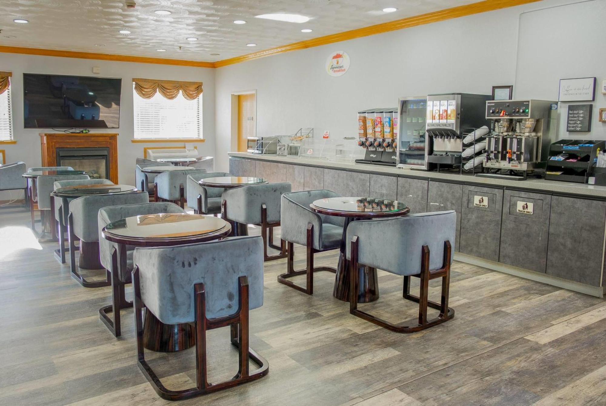 מלון Super 8 By Wyndham Uniontown Pa מראה חיצוני תמונה